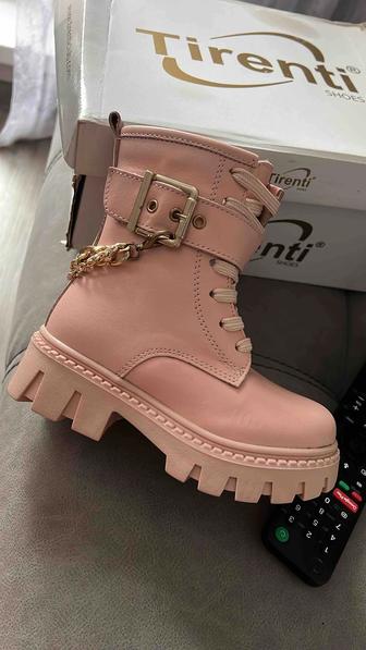 Ботинки для девочки