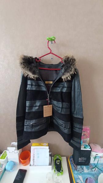 Продам куртку кожаную