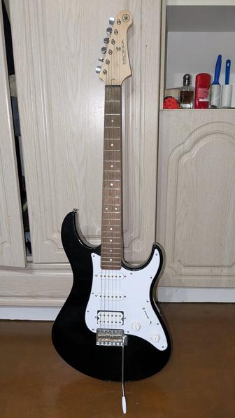 Гитара Yamaha Pacifica 012