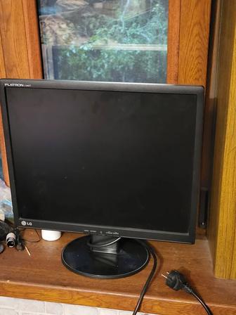Продам монитор, б/у, LG, Samsung.