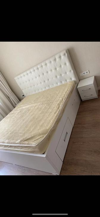 Продам кровать с тумбочками срочно! Доставим до подъезда