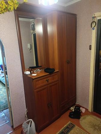 Продам прихожую шкаф