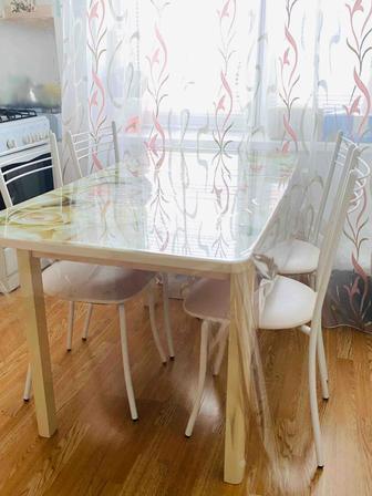 Кухонный стол