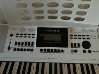 Продается синтезатор