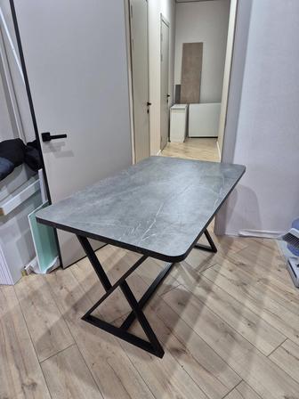 Стол кухонный