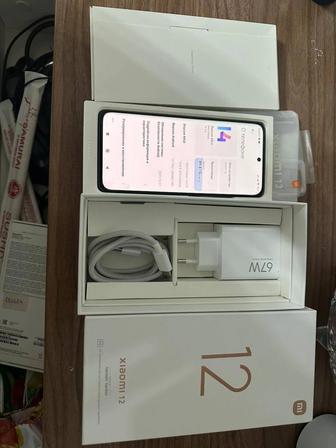 Продам Xiaomi 12 256 гигабайт