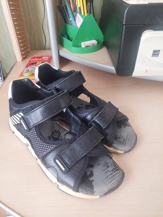 Продам сандали на мальчика