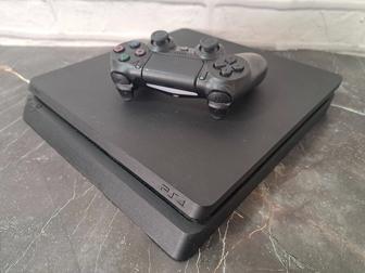 Продам приставку Sony Play Station 4 Slim (идеал)