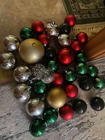 Ёлочные игрушки.