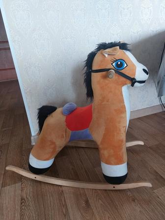 Продам лошадку качалку