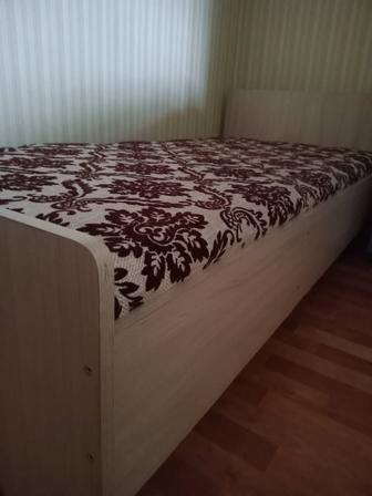 Кровать полуторка в отличном состоянии.
