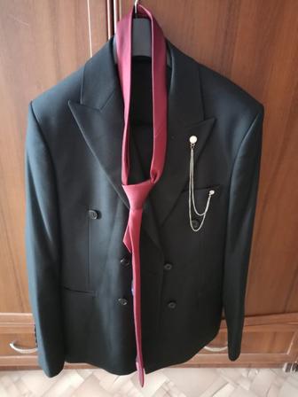 Продам костюм мужской