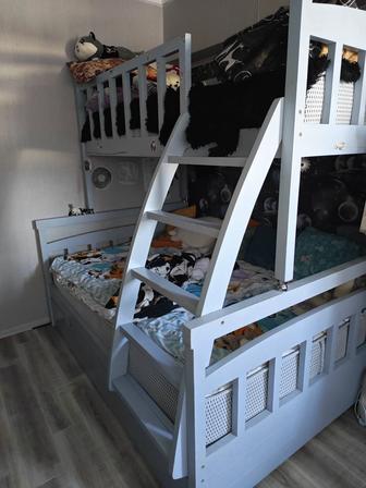 Кровать двухъярусная