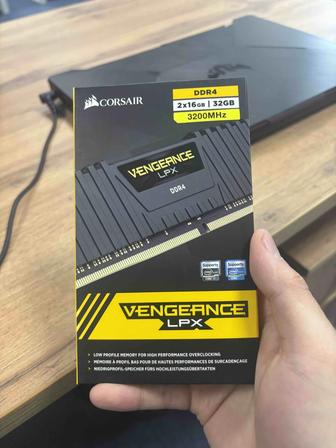 Оперативная память Corsair CMK32GX4M2E3200C16 32 Гб