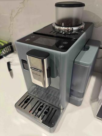 Продам автоматическую кофемашину Delonghi Rivelia