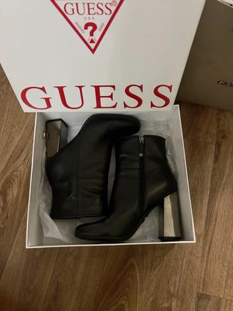 Сапоги весенние GUESS