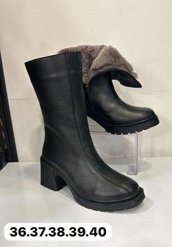 Зимние женские сапоги