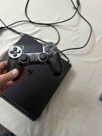 playstation 4 slim 1 tb в в хорошем состоянии в подарок четыре игры