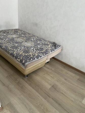 Отдам даром за шоколадку диван б/у и детская кровать.самовывоз с ул.нажимед