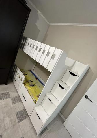 Продам двухъярусную детскую кровать