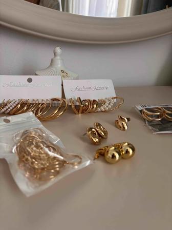 Набор серег и колец (Fashion Jewelry) золотой цвет