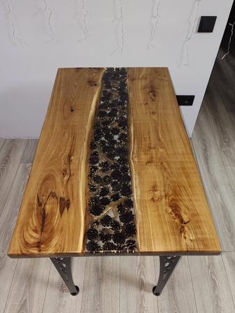 Продам авторский стол.