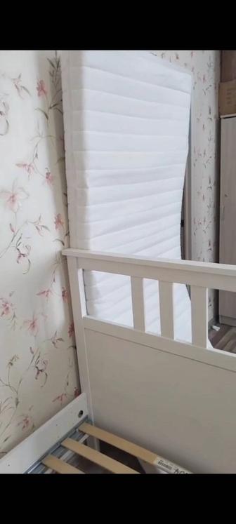 Кровать с матрасом новая