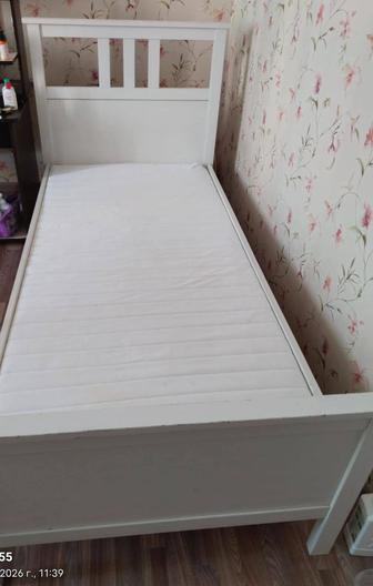 Кровать с матрасом