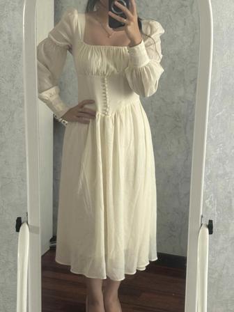 Платье молочное длинное