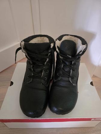Продам женские зимние ботинки Rieker