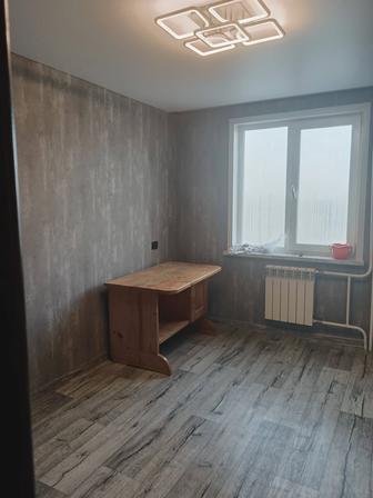 Поклейка обоев.