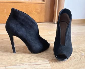 ботильоны на каблуке