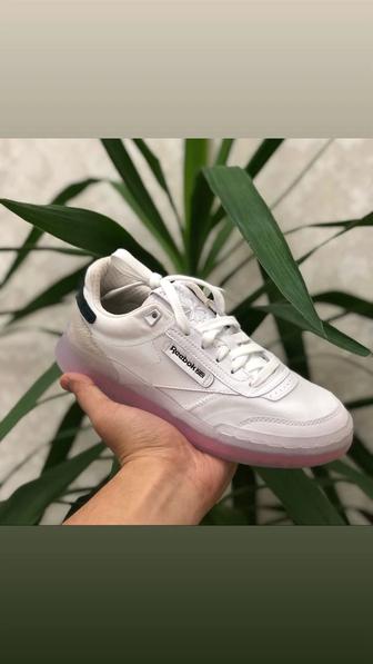 Кроссовки reebok новый