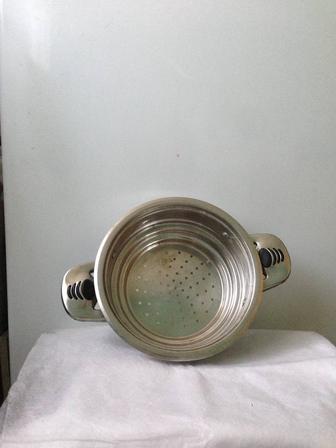 ПРОДАМ ДЁШЕВО дуршлаг (кастрюльку с дырочками), металлический Германия БУ
