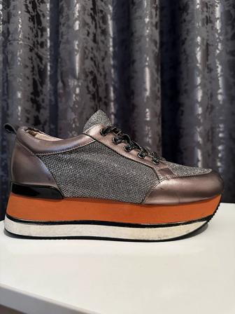 Женские кроссовки Snickers, размер 39 б/у