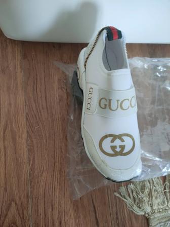 Кроссовки Gucci. Белые лёгкие кроссовки.