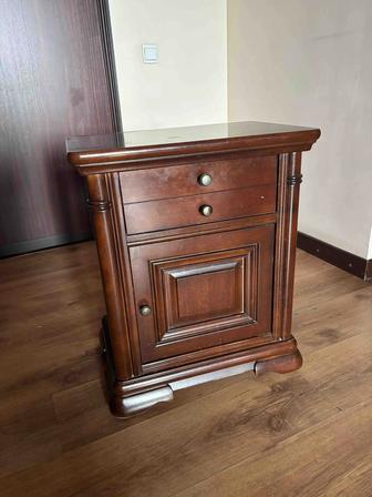 Продаю комод и 2 тумбочки