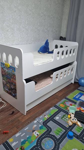 Продам двухъярустную кровать