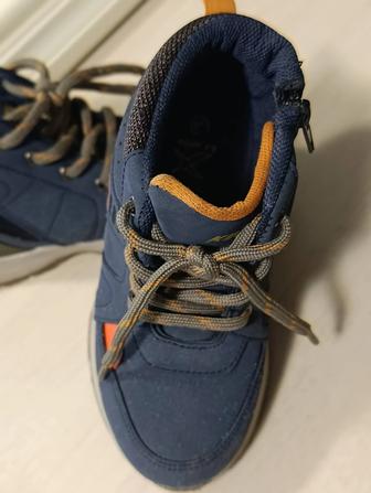 Продам детские ботинки