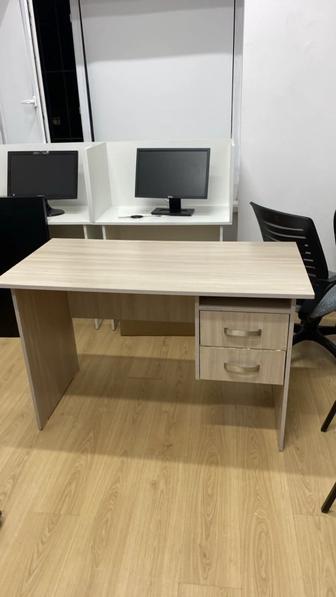 Офисный стол