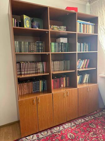 Книжный шкаф