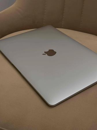 Продам MacBook Air 13