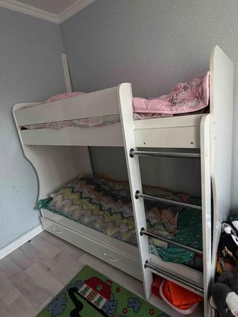 Кровать двухъярусная