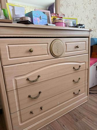 Продам комод с зеркалом