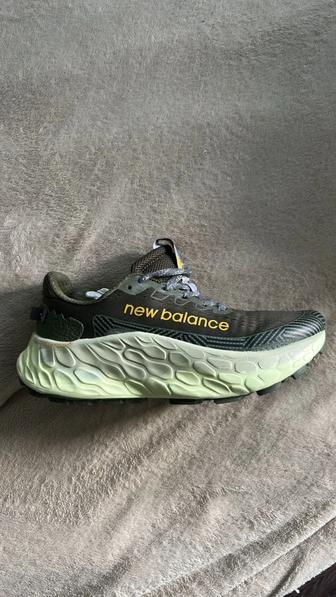 Продам кроссовки новые