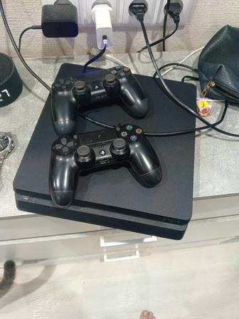 Продам PS 4 SLIM