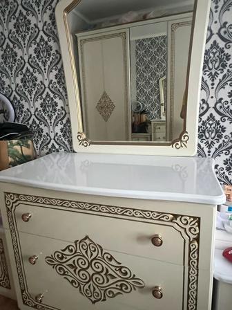 Комод с зеркалом