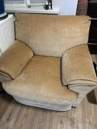 Продам диван и два кресла