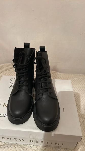 Женские натуральные кожанные сапоги