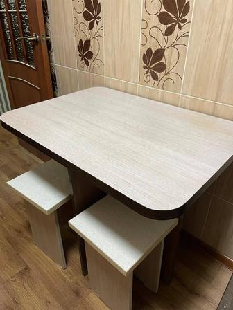 Продается кухонный стол